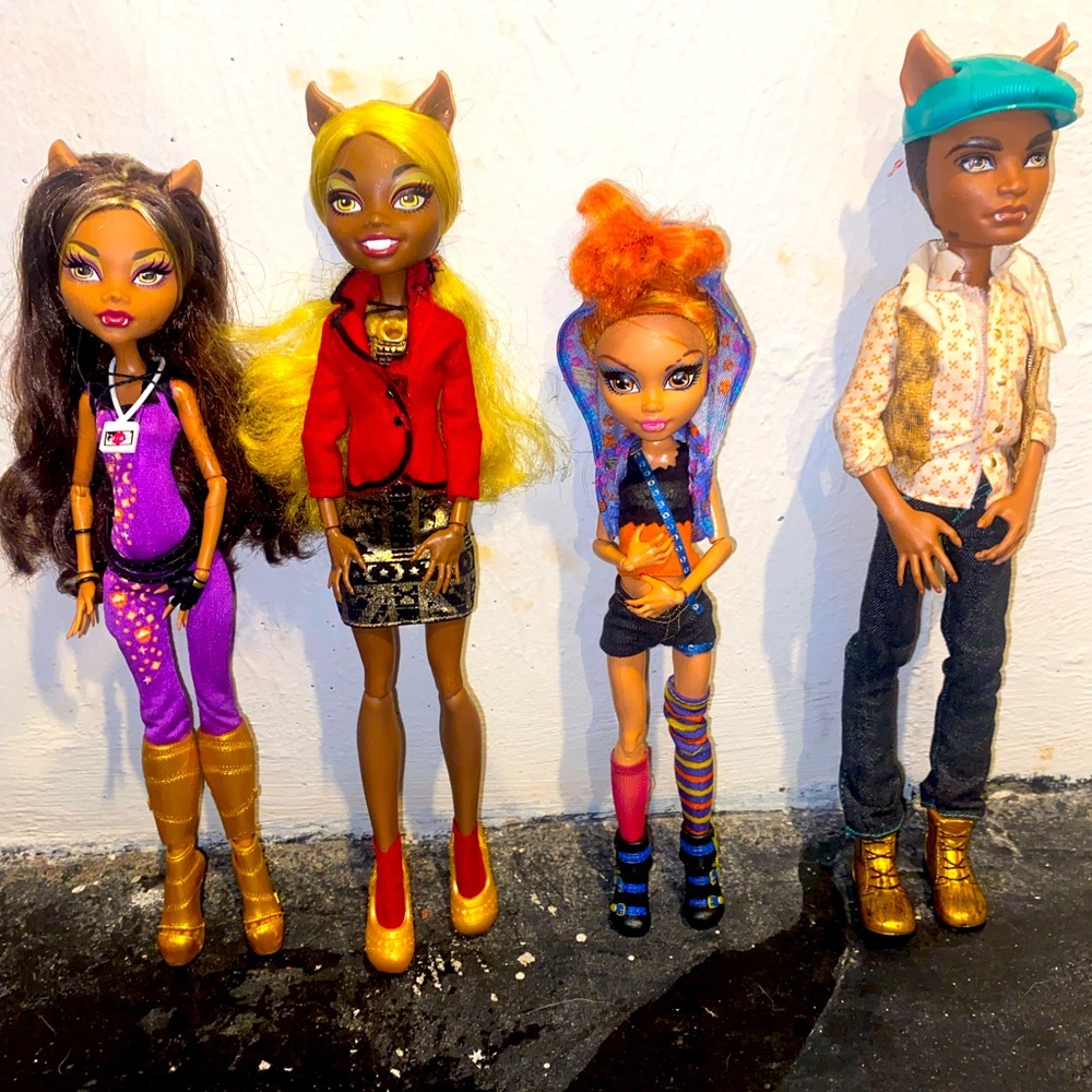 Clawdeen , clawdia,howleen,and clawd monster high dolls